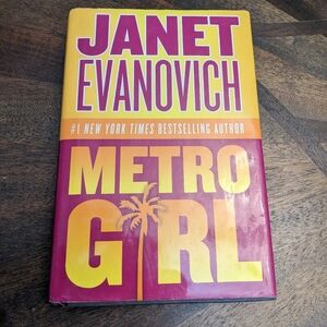 Metro Girl (Large Print Edition) – Janet Evanovich – Hardcover